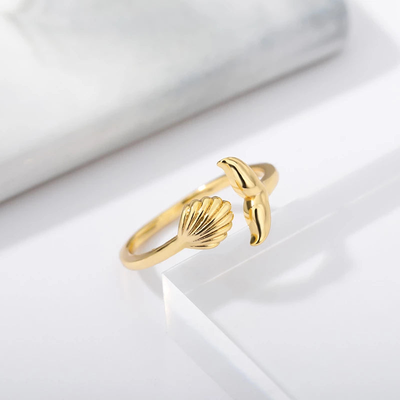 Anillo Ajustable Cola de Sirena con Concha en Oro